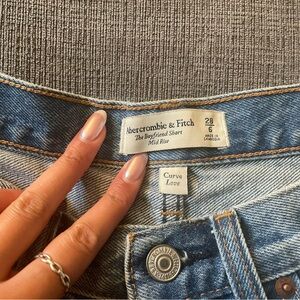 ABERCROMBIE CURVE LOVE MID RISE BOYFRIEND SHORT SIZE 6